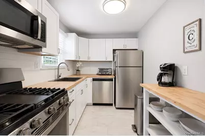 3902 Wilshire Lane #H02, Oakdale, NY 11769 - Photo 2