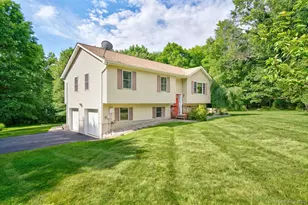 1019 Benjamin Vankeuren Dr, Pine Bush, NY 12566 - Photo 4