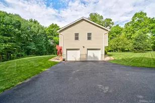 1019 Benjamin Vankeuren Dr, Pine Bush, NY 12566 - Photo 6