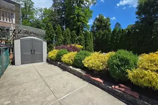 248-41 Thebes Ave, Little Neck, NY 11362 - Photo 26
