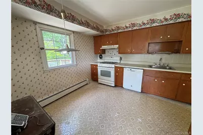 11 Lynbrook Road, Poughkeepsie, NY 12603 - Photo 8