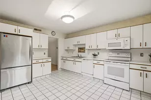 606 Heritage Hills Dr, Somers, NY 10589 - Photo 2