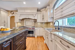 25 Yellow Top Ln, Smithtown, NY 11787 - Photo 16