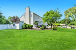 25 Yellow Top Ln, Smithtown, NY 11787 - Photo 48