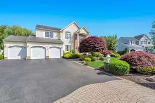 25 Yellow Top Ln, Smithtown, NY 11787 - Photo 4