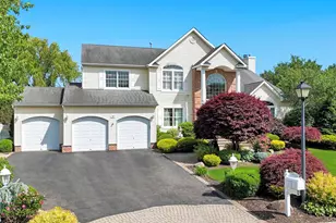 25 Yellow Top Ln, Smithtown, NY 11787 - Photo 2