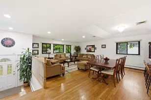37 Windham Dr, South Huntington, NY 11746 - Photo 4