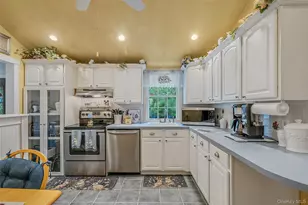 20 Loretta Ct, Coram, NY 11727 - Photo 24