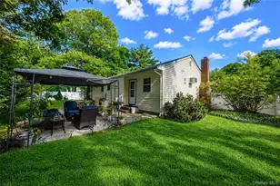 20 Loretta Ct, Coram, NY 11727 - Photo 8