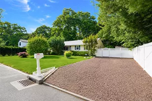 20 Loretta Ct, Coram, NY 11727 - Photo 2