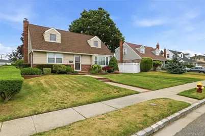 324 Coleridge Street, Levittown, NY 11756 - Photo 4