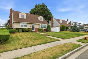 324 Coleridge St, Levittown, NY 11756 - Photo 4