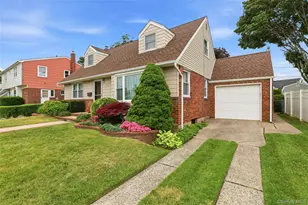 324 Coleridge St, Levittown, NY 11756 - Photo 2