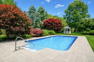 100 Donna Dr, Calverton, NY 11933 - Photo 10