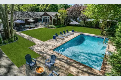 530 Woodcliff Drive, Mattituck, NY 11952 - Photo 1