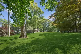 35 Pidgeon Hill Rd, Huntington Station, NY 11746 - Photo 16