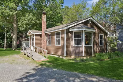 35 Pidgeon Hill Road, Huntington Station, NY 11746 - Photo 2