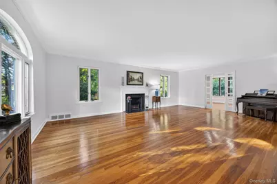 190 Sussex Drive, Manhasset, NY 11030 - Photo 8