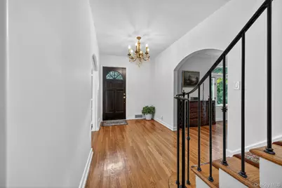 190 Sussex Drive, Manhasset, NY 11030 - Photo 4