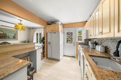 32 Broadway, New Hyde Park, NY 11040 - Photo 6