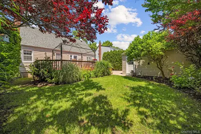 32 Broadway, New Hyde Park, NY 11040 - Photo 20