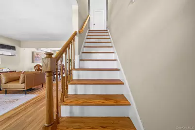32 Broadway, New Hyde Park, NY 11040 - Photo 2