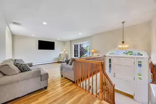 25 Laurel Pl, Bethpage, NY 11714 - Photo 10