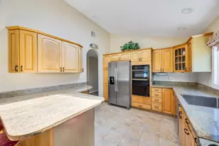 25 Laurel Pl, Bethpage, NY 11714 - Photo 4