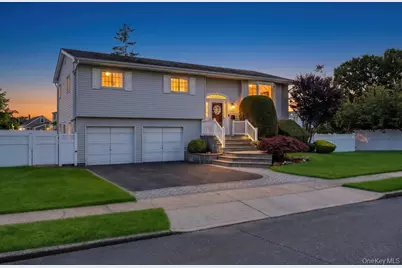 25 Laurel Place, Bethpage, NY 11714 - Photo 2