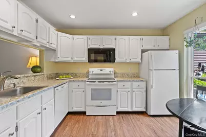 122 Woods Brooke Circle, Ossining, NY 10562 - Photo 10