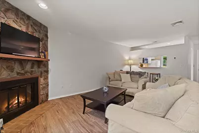 122 Woods Brooke Circle, Ossining, NY 10562 - Photo 8