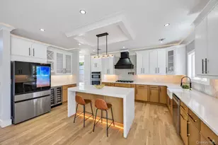 8 Table Ln, Hicksville, NY 11801 - Photo 6