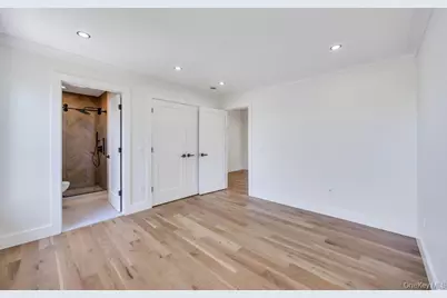 8 Table Lane, Hicksville, NY 11801 - Photo 20
