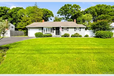 957 Gardiner Drive, Bay Shore, NY 11706 - Photo 12