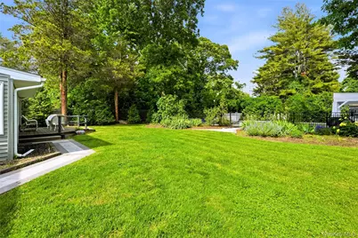 957 Gardiner Drive, Bay Shore, NY 11706 - Photo 18