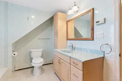 307 Hughes Street, Bellmore, NY 11710 - Photo 20