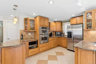 307 Hughes St, Bellmore, NY 11710 - Photo 10