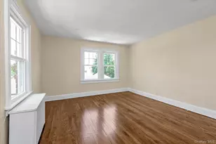15 Hampton Rd, Lynbrook, NY 11563 - Photo 14