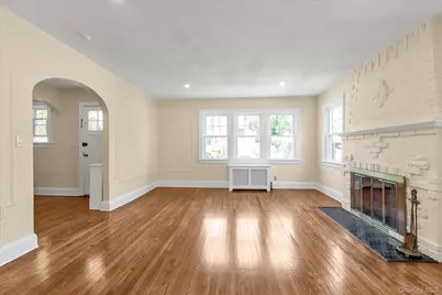 15 Hampton Road, Lynbrook, NY 11563 - Photo 2