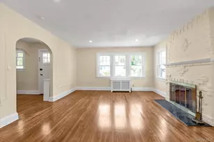 15 Hampton Rd, Lynbrook, NY 11563 - Photo 2