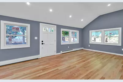 85 Hawthorne Street, Selden, NY 11784 - Photo 4