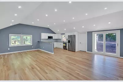 85 Hawthorne Street, Selden, NY 11784 - Photo 8