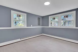 85 Hawthorne St, Selden, NY 11784 - Photo 28