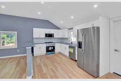 85 Hawthorne Street, Selden, NY 11784 - Photo 12