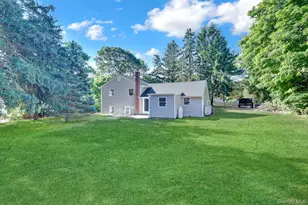 85 Hawthorne St, Selden, NY 11784 - Photo 34