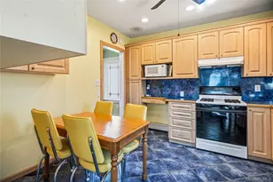 115 Cedar Ave, Patchogue, NY 11772 - Photo 10