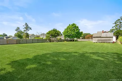115 Cedar Avenue, Patchogue, NY 11772 - Photo 18