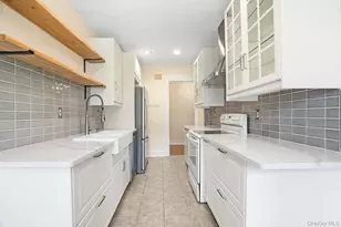 910 Stuart Ave, Mamaroneck, NY 10543 - Photo 6