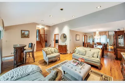 372 Hungry Harbor Road, Valley Stream, NY 11581 - Photo 4