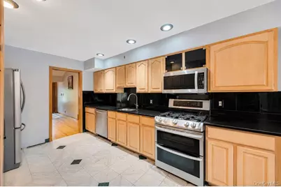372 Hungry Harbor Road, Valley Stream, NY 11581 - Photo 8